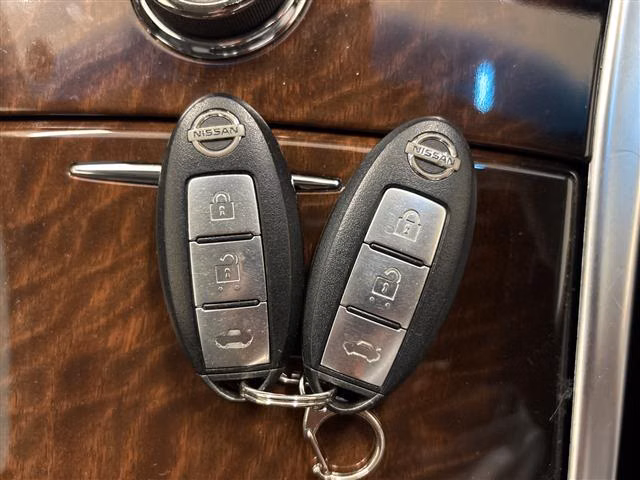NISSAN FUGA