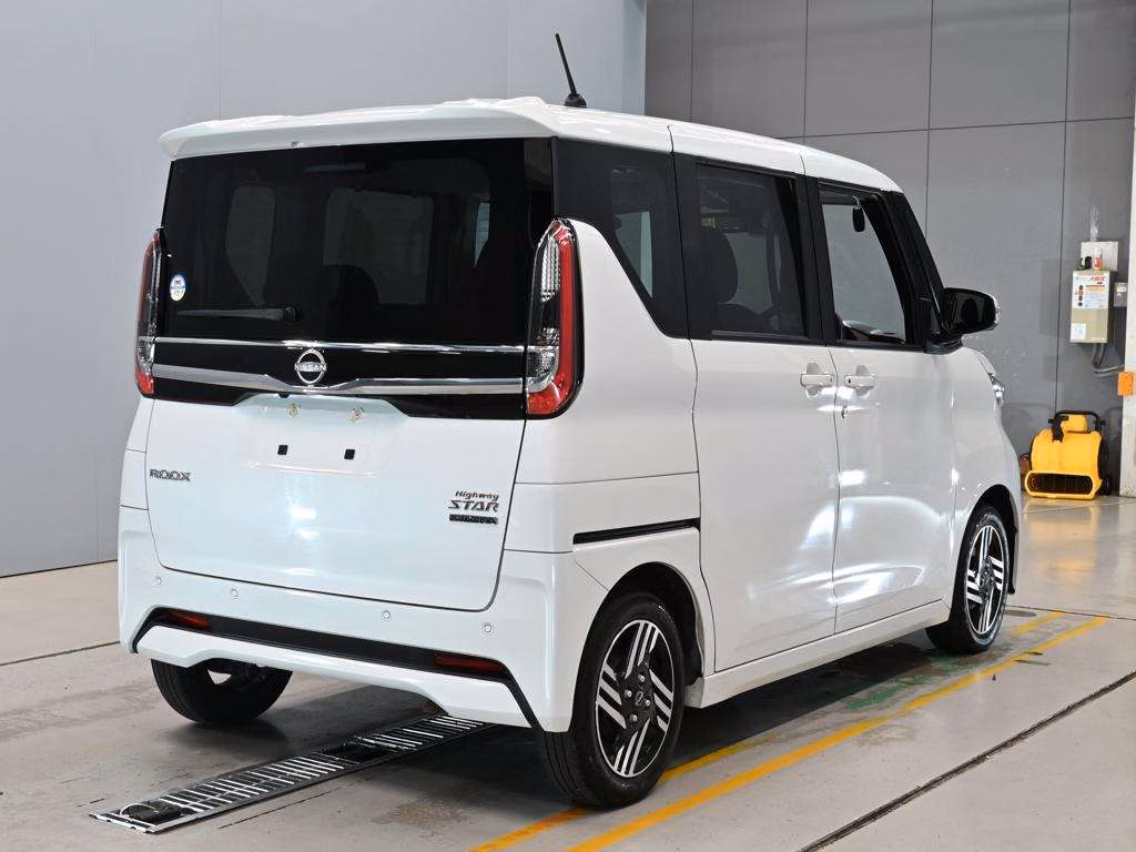 NISSAN ROOX