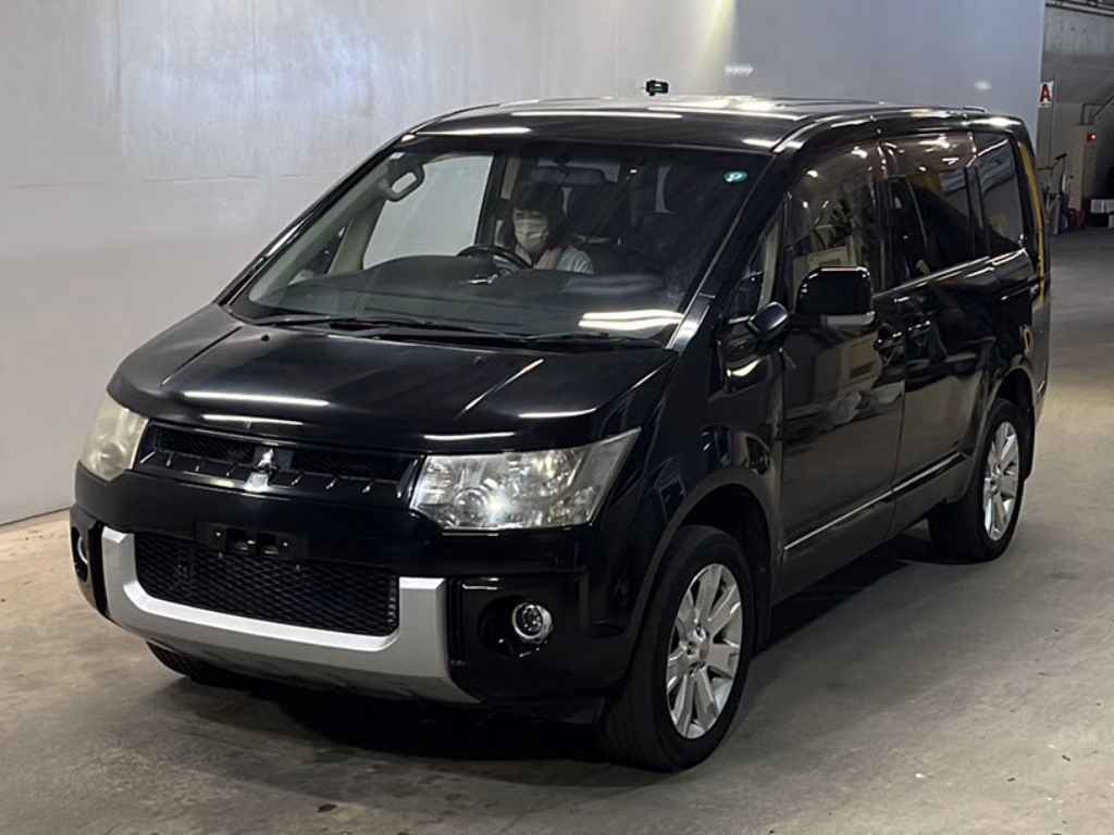 MITSUBISHI DELICA D:5