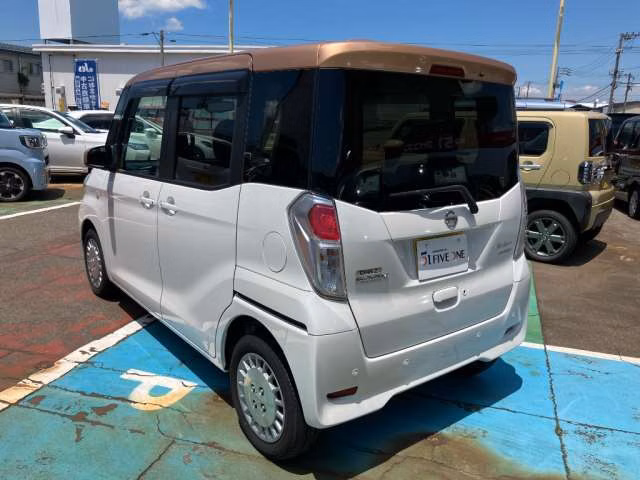 NISSAN DAYZ ROOX
