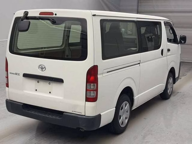 TOYOTA REGIUS ACE