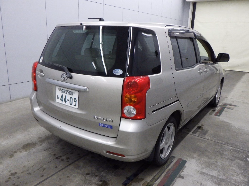 TOYOTA RAUM
