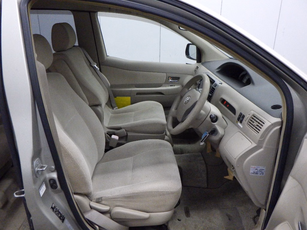 TOYOTA RAUM