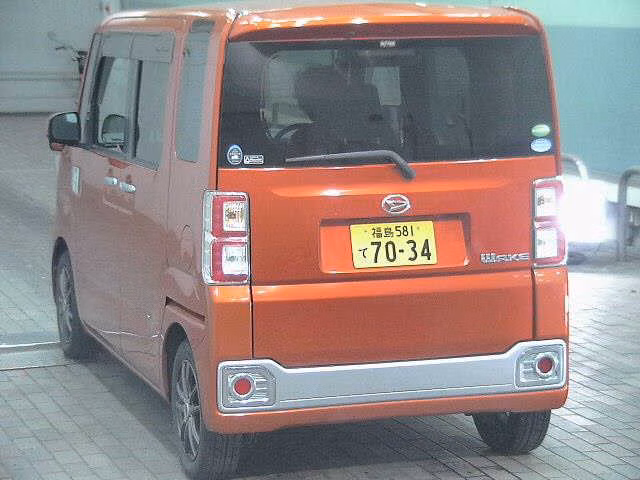 DAIHATSU WAKE