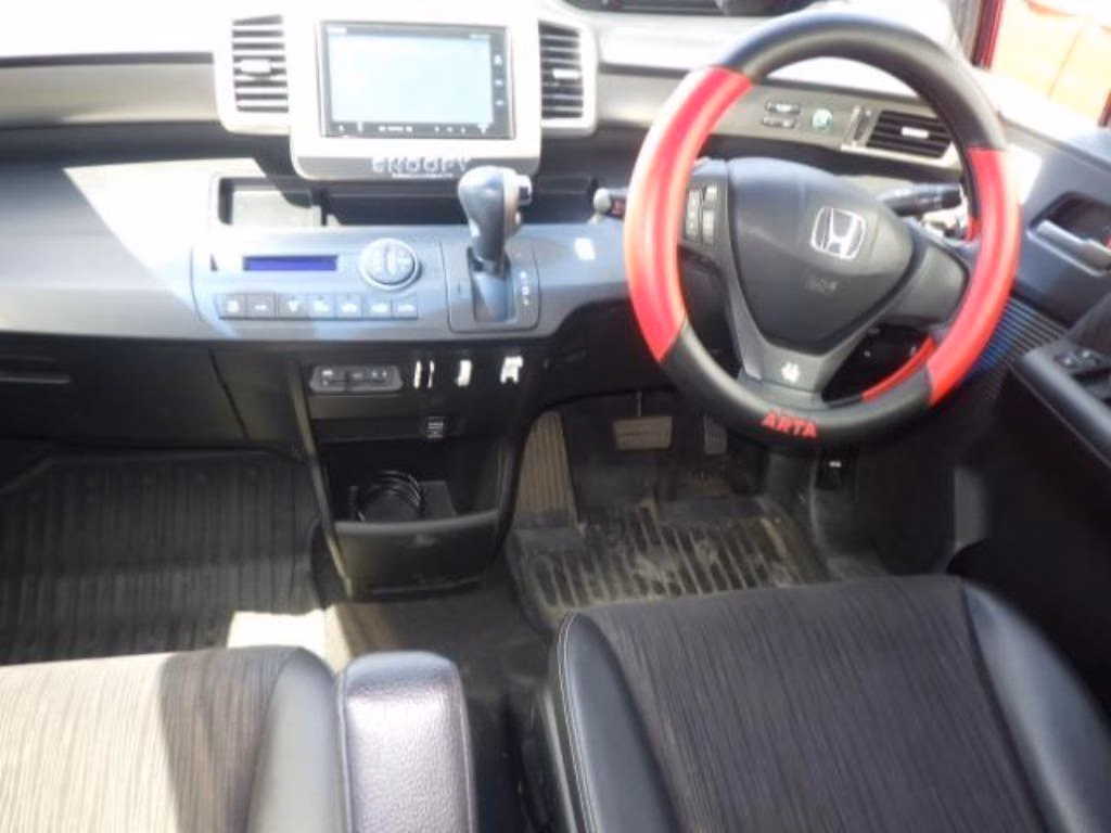 HONDA FREED SPIKE