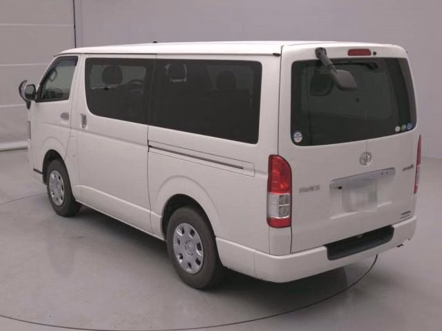 TOYOTA REGIUS ACE