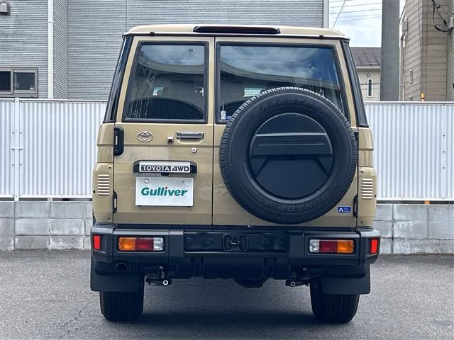 TOYOTA LAND CRUISER