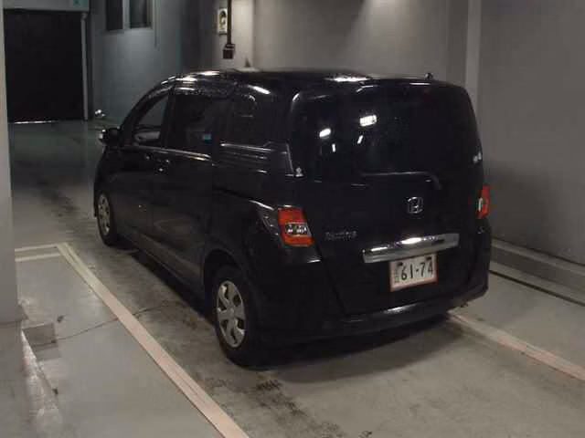 HONDA FREED SPIKE