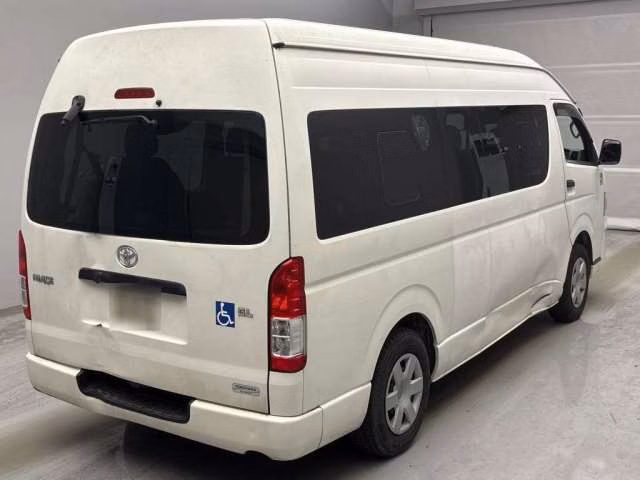 TOYOTA REGIUS ACE