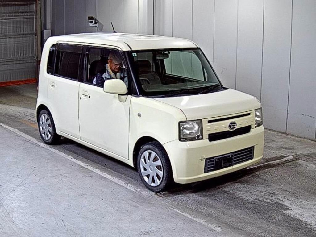 DAIHATSU MOVE CONTE