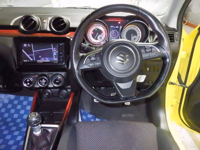 SUZUKI SWIFT