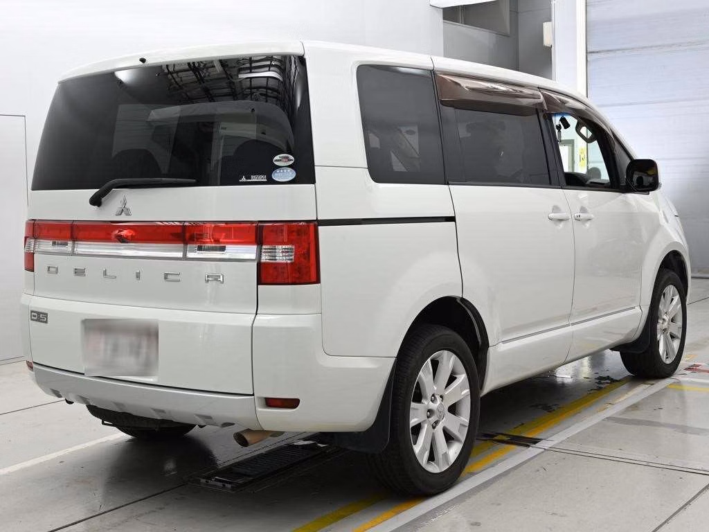 MITSUBISHI DELICA D:5