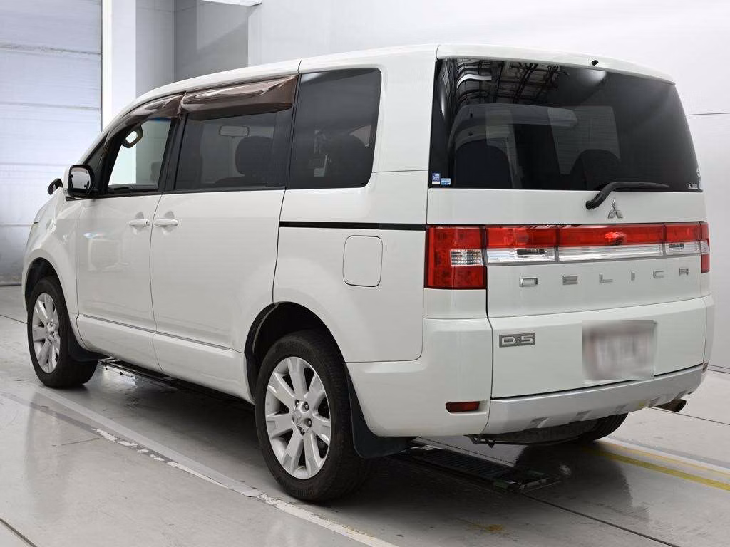 MITSUBISHI DELICA D:5