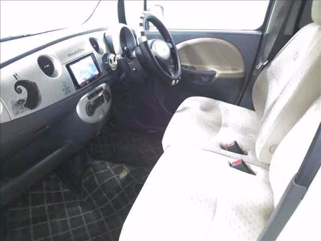 DAIHATSU MOVE LATTE