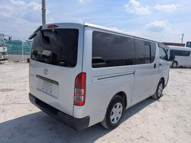 TOYOTA REGIUS ACE