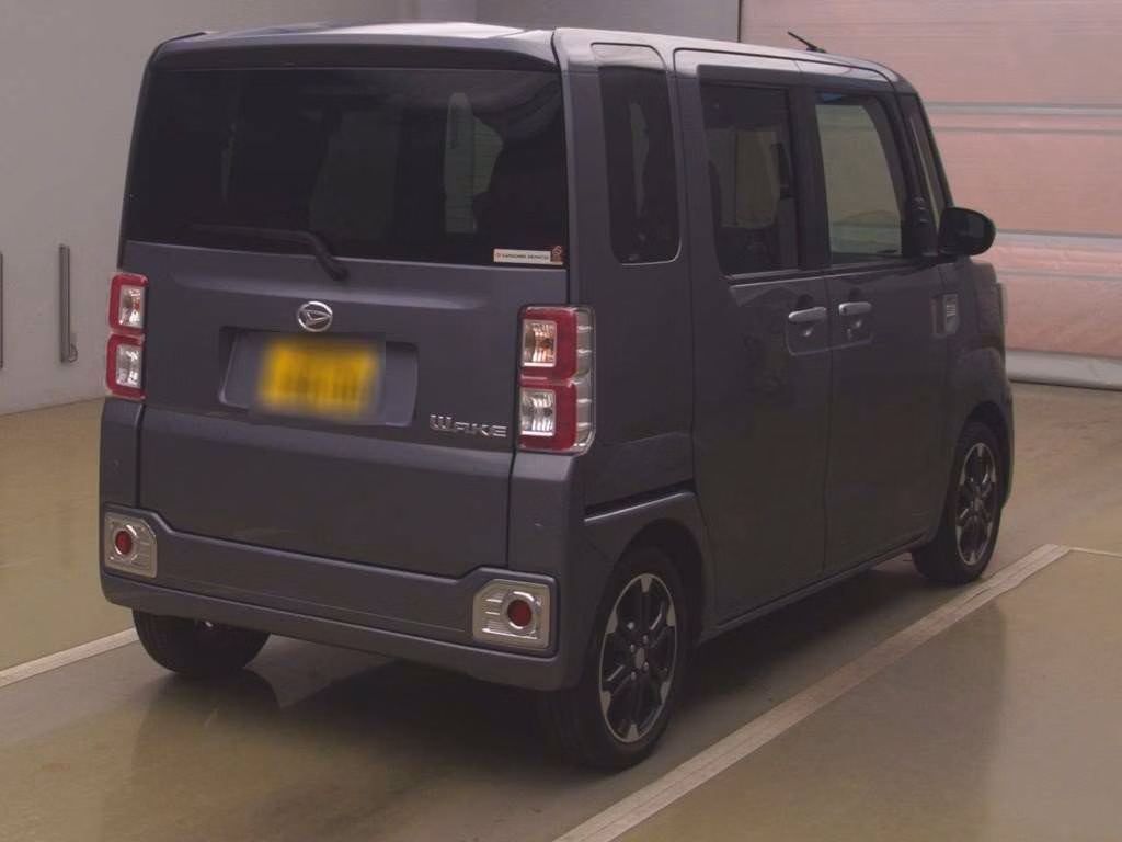 DAIHATSU WAKE