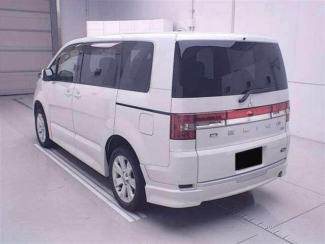 MITSUBISHI DELICA D:5