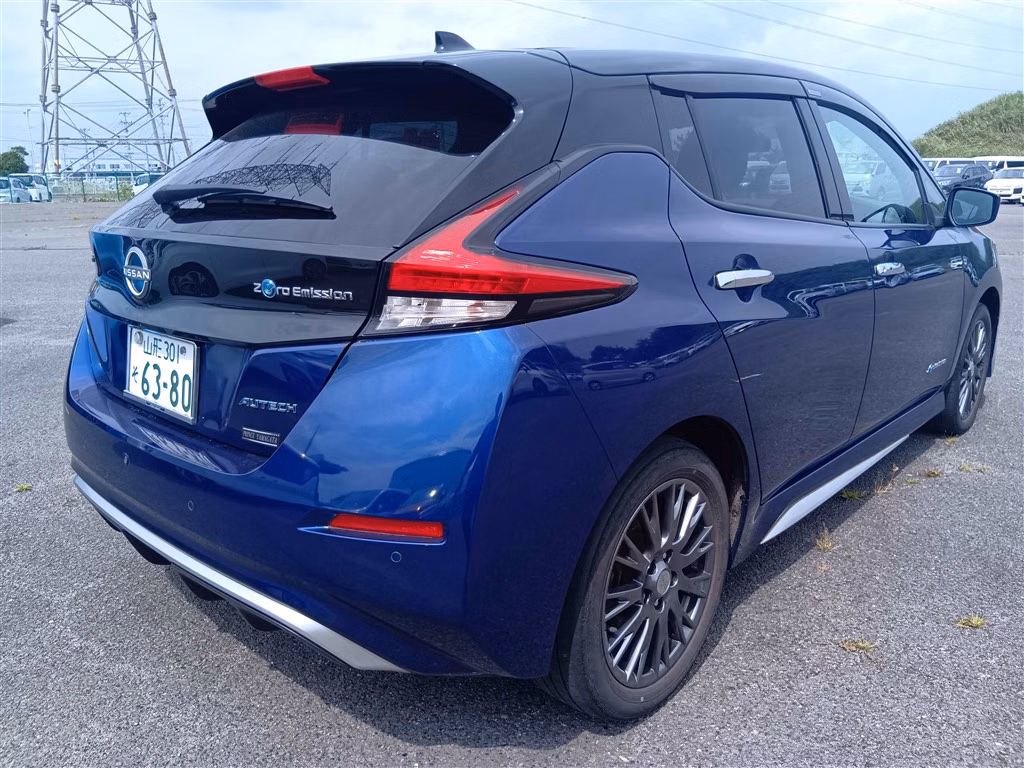 NISSAN LEAF