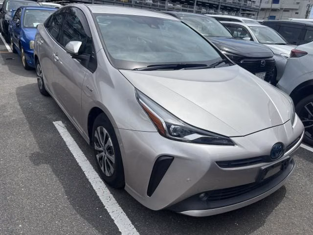 TOYOTA PRIUS