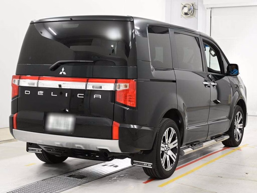 MITSUBISHI DELICA D:5