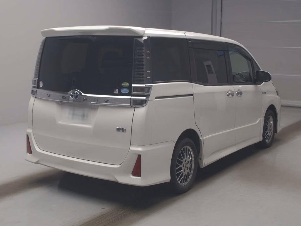 TOYOTA VOXY