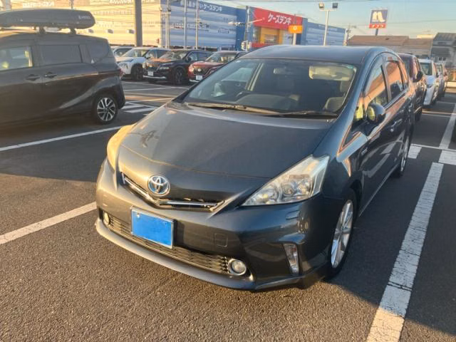 TOYOTA PRIUS ALPHA