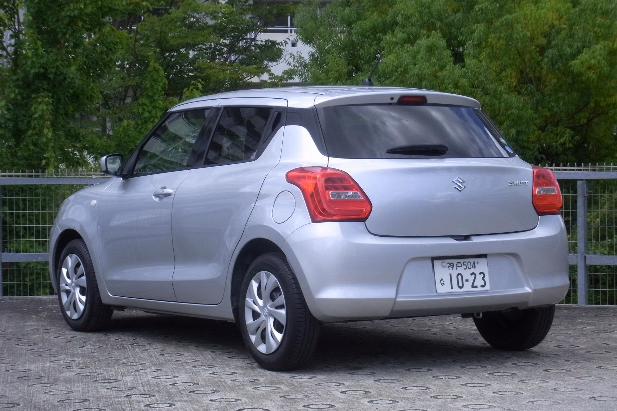 SUZUKI SWIFT