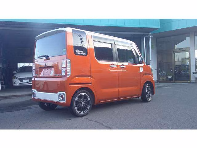 DAIHATSU WAKE