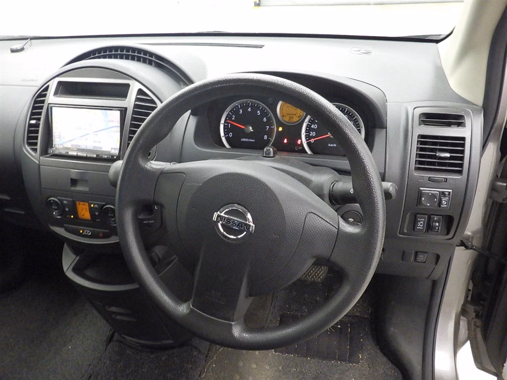 NISSAN LAFESTA