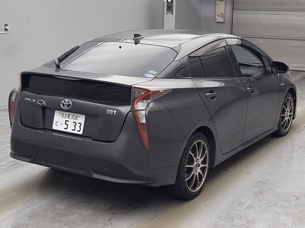 TOYOTA PRIUS