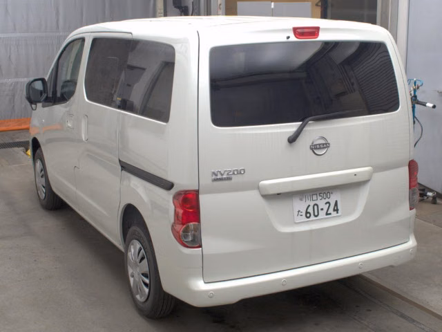 NISSAN NV200