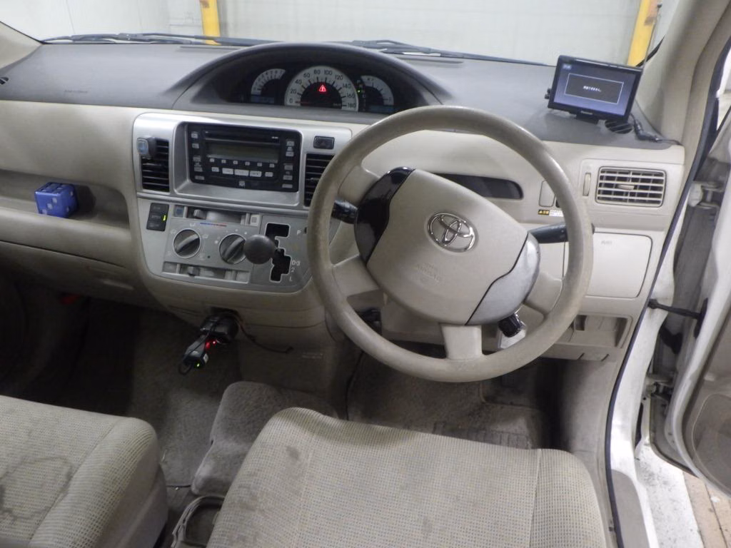 TOYOTA RAUM