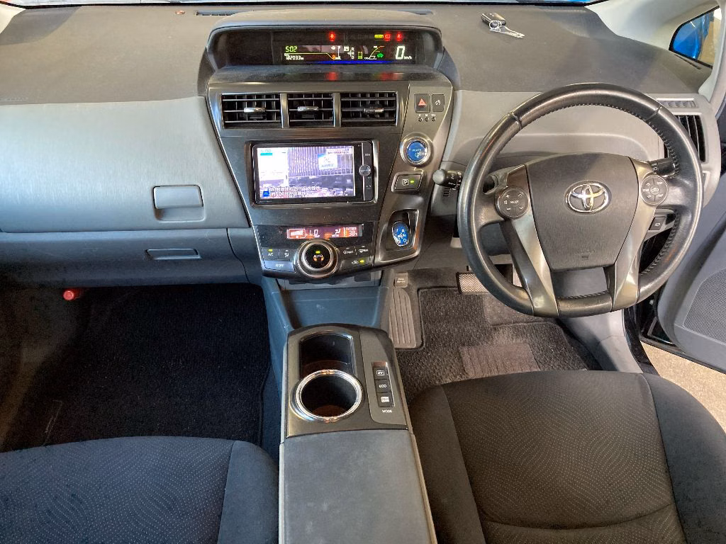 TOYOTA PRIUS ALPHA