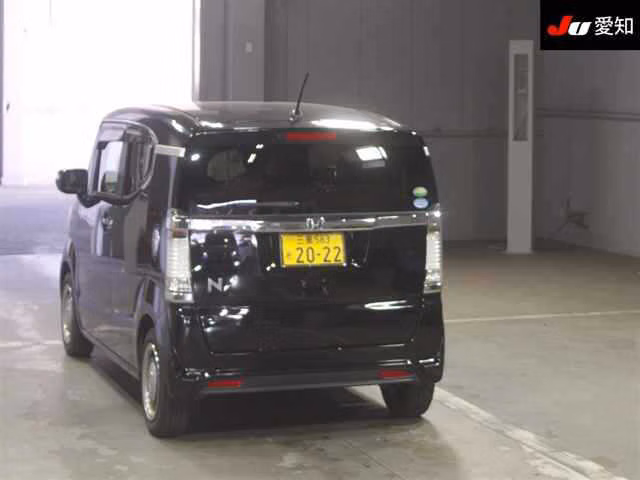 HONDA N-BOX SLASH