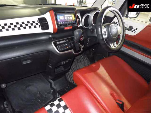 HONDA N-BOX SLASH