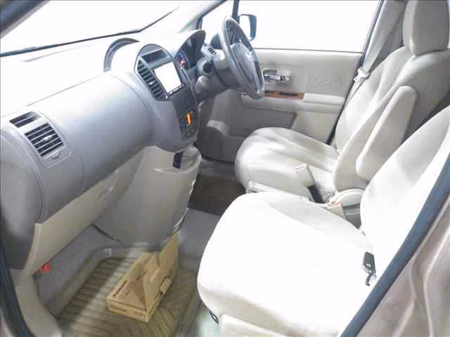 NISSAN LAFESTA