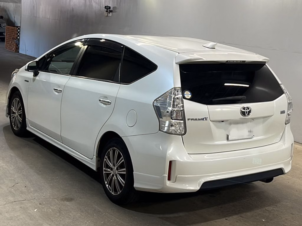 TOYOTA PRIUS ALPHA