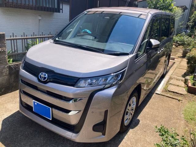 TOYOTA NOAH