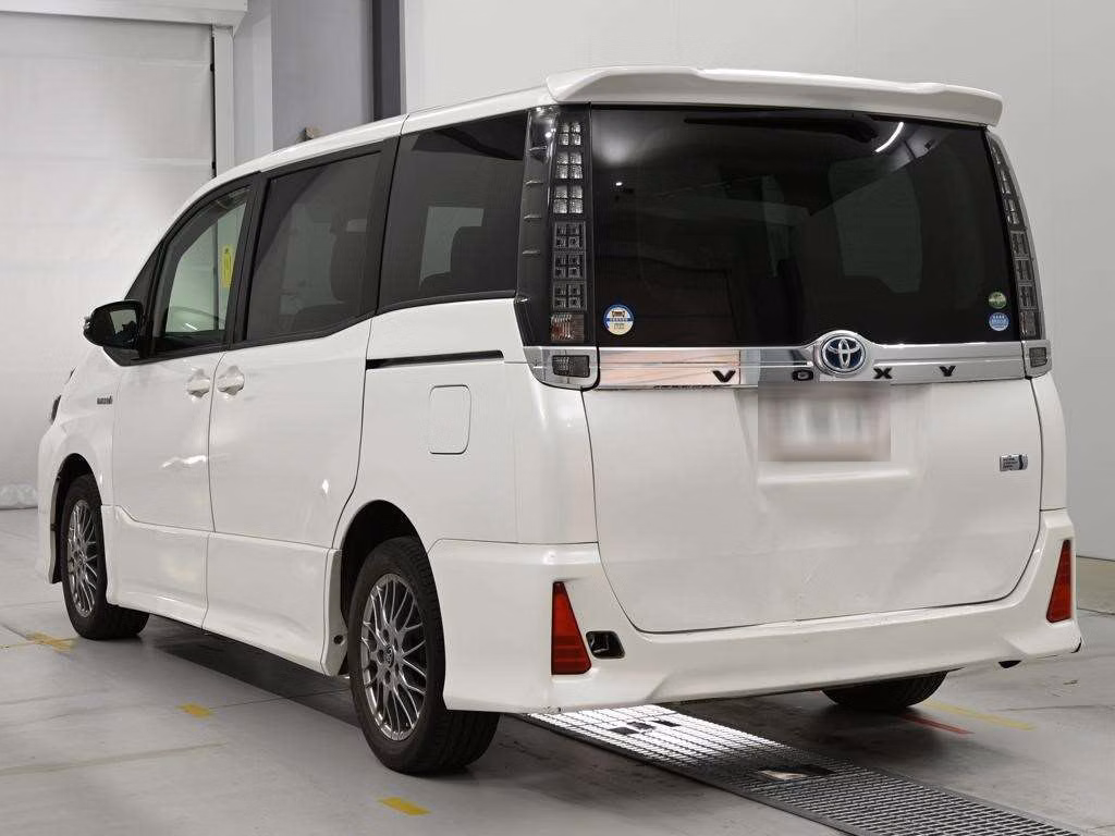 TOYOTA VOXY
