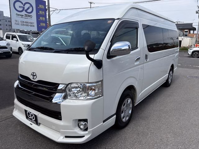 TOYOTA HIACE