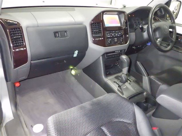 MITSUBISHI PAJERO