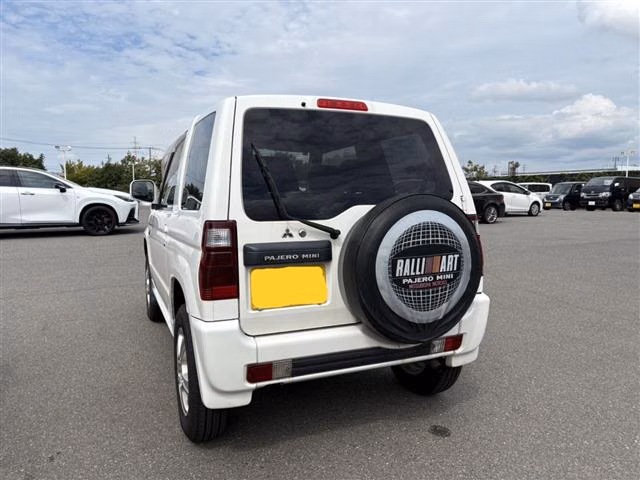 MITSUBISHI PAJERO MINI
