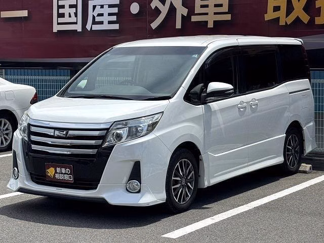 TOYOTA NOAH