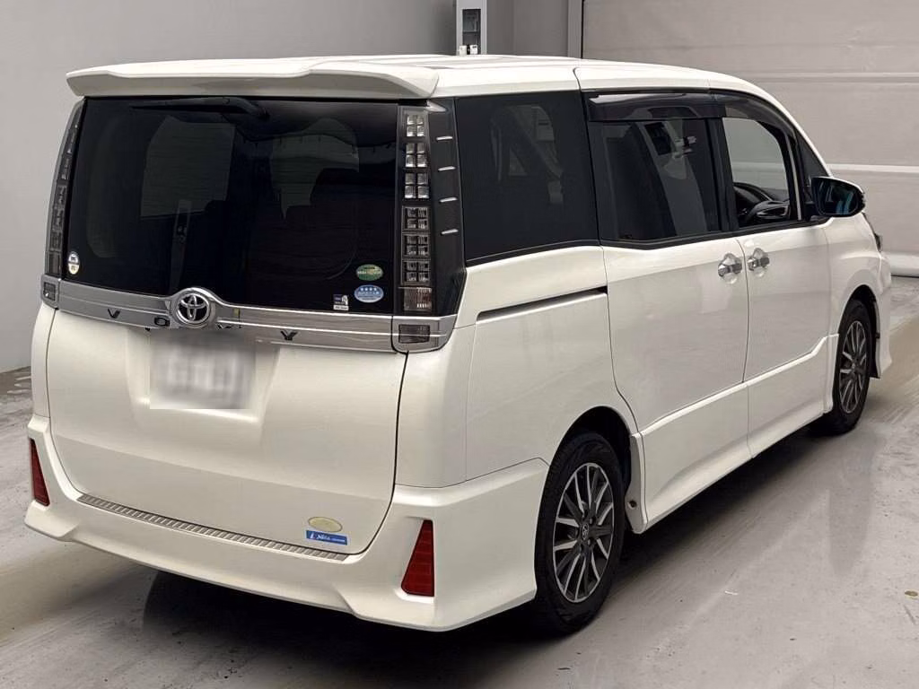 TOYOTA VOXY