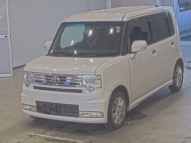 TOYOTA PIXIS SPACE