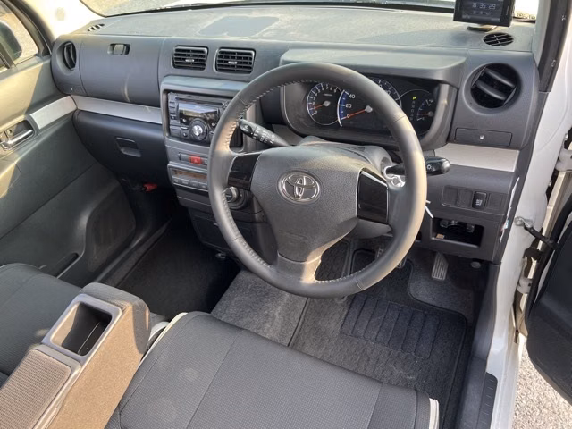 TOYOTA PIXIS SPACE