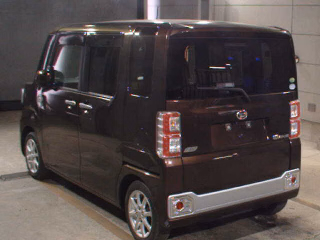DAIHATSU WAKE