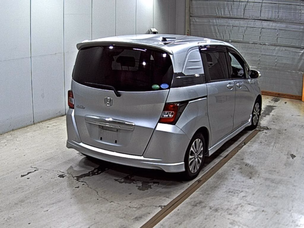 HONDA FREED SPIKE
