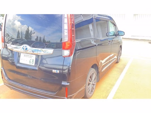 TOYOTA NOAH