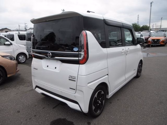 NISSAN ROOX